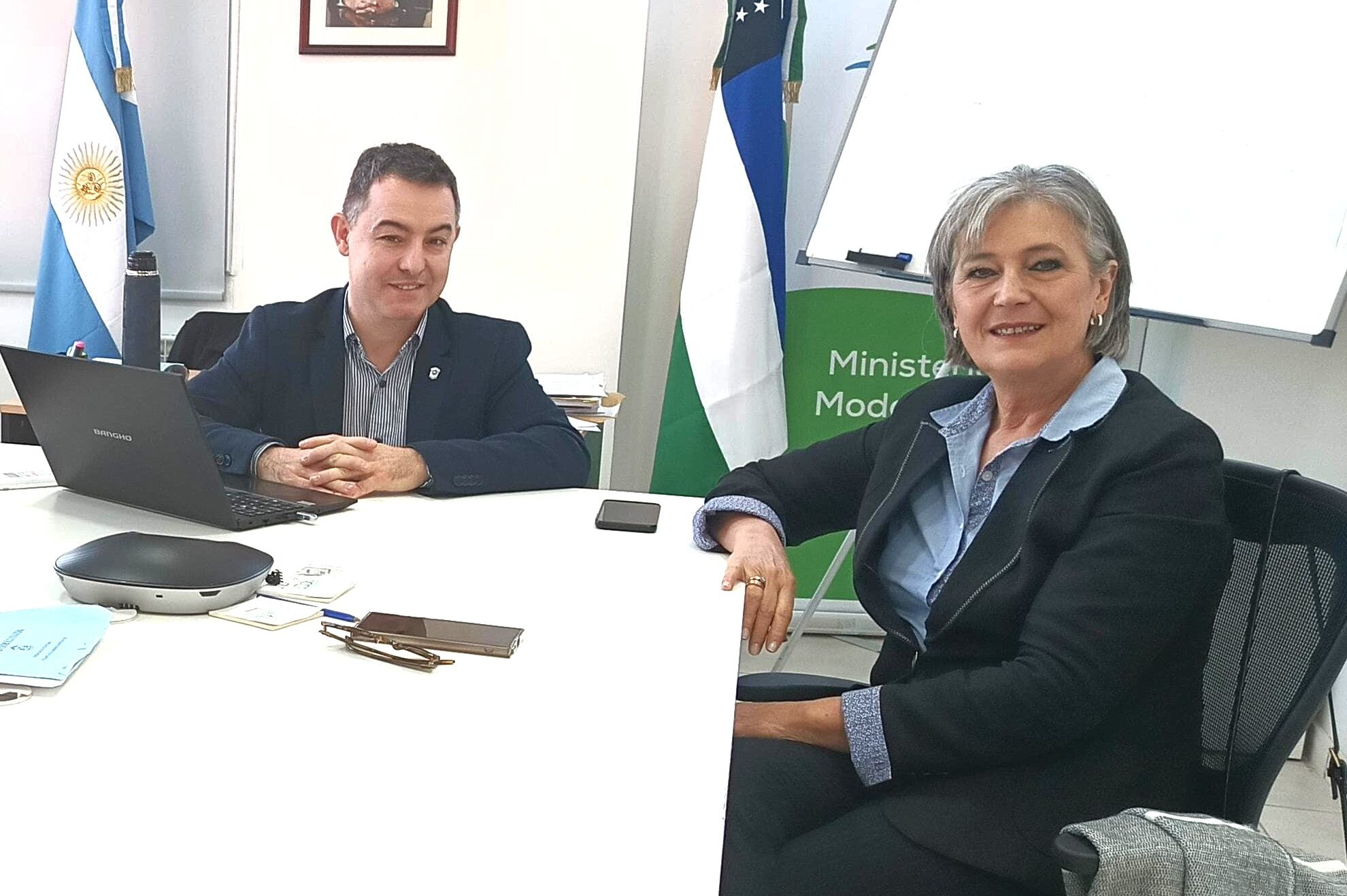 Defensoría del Pueblo y Ministerio de Modernización