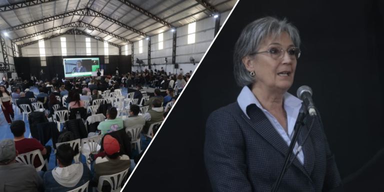 Personas presenciando Audiencia publica y Santagati, defensoria del pueblo brindando su exposición.
