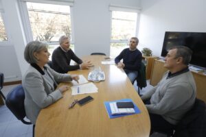 Defensora del pueblo, Adriana Santagati, director ejecutivo de la Agencia de Recaudación Tributaria, Alejandro Palmieri, el gerente comercial regional de Camuzzi, Flavio Arró y el gerente de Defensa del Consumidor, Gustavo Fernández