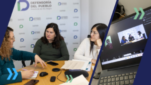 Imagen dividida, en una sección 3 mujeres conversando sentadas en una mesa, de fondo se ve un cartel con el logo de la Defensoria del Pueblo y la otra imagen es la pantalla de la computadora donde se ve otra persona conectada a la reunion desde otro lugar.
